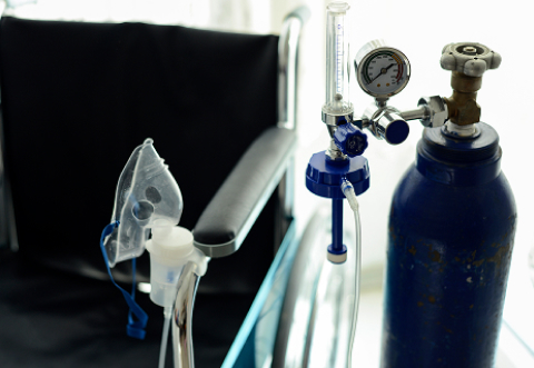 酸素ボンベ